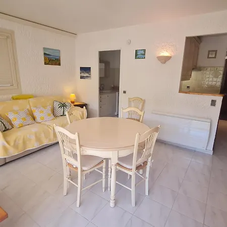 Sublime 2 Pieces Avec Clim, Terrasse, Piscine Et Parking Prive, Proche Plages Et Commerces A - Fr-1-780-20 *
